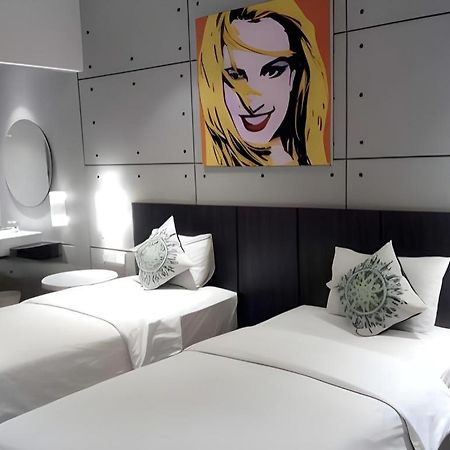 Hotel Cemerlang Бандунг Екстериор снимка