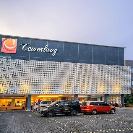 Hotel Cemerlang Бандунг Екстериор снимка