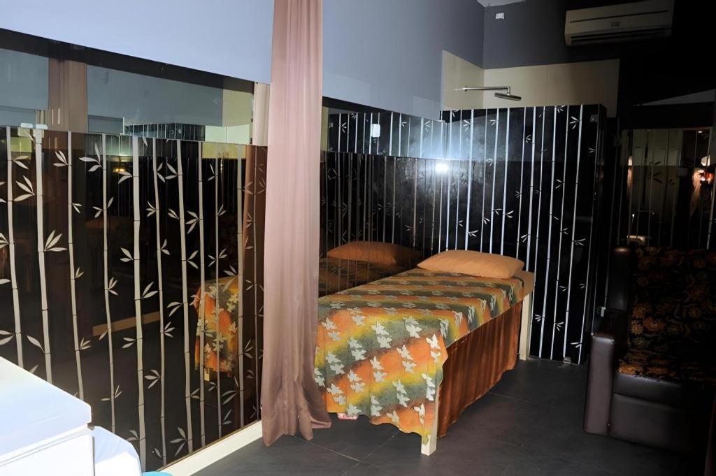 Hotel Cemerlang Бандунг Екстериор снимка