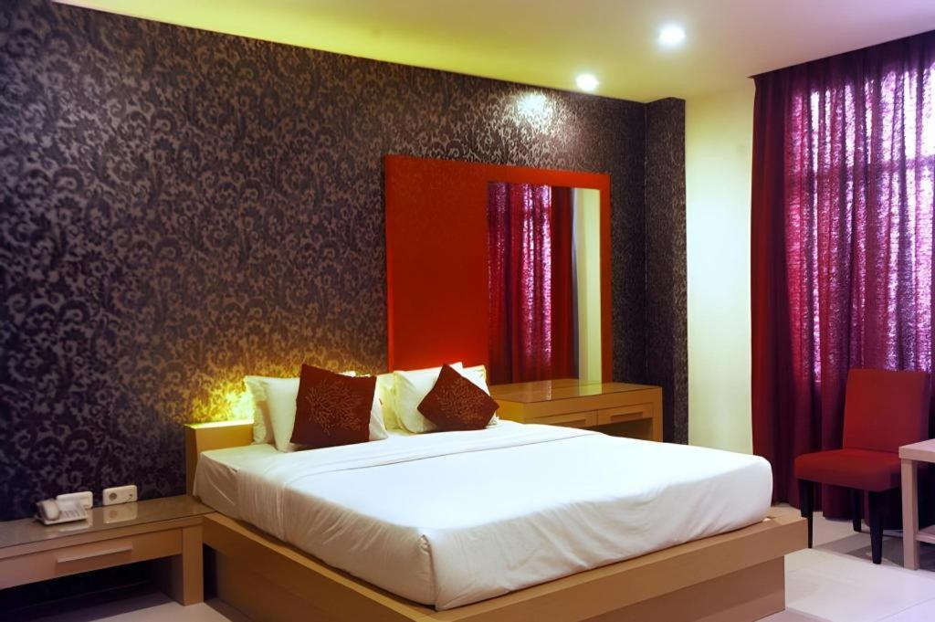 Hotel Cemerlang Бандунг Екстериор снимка