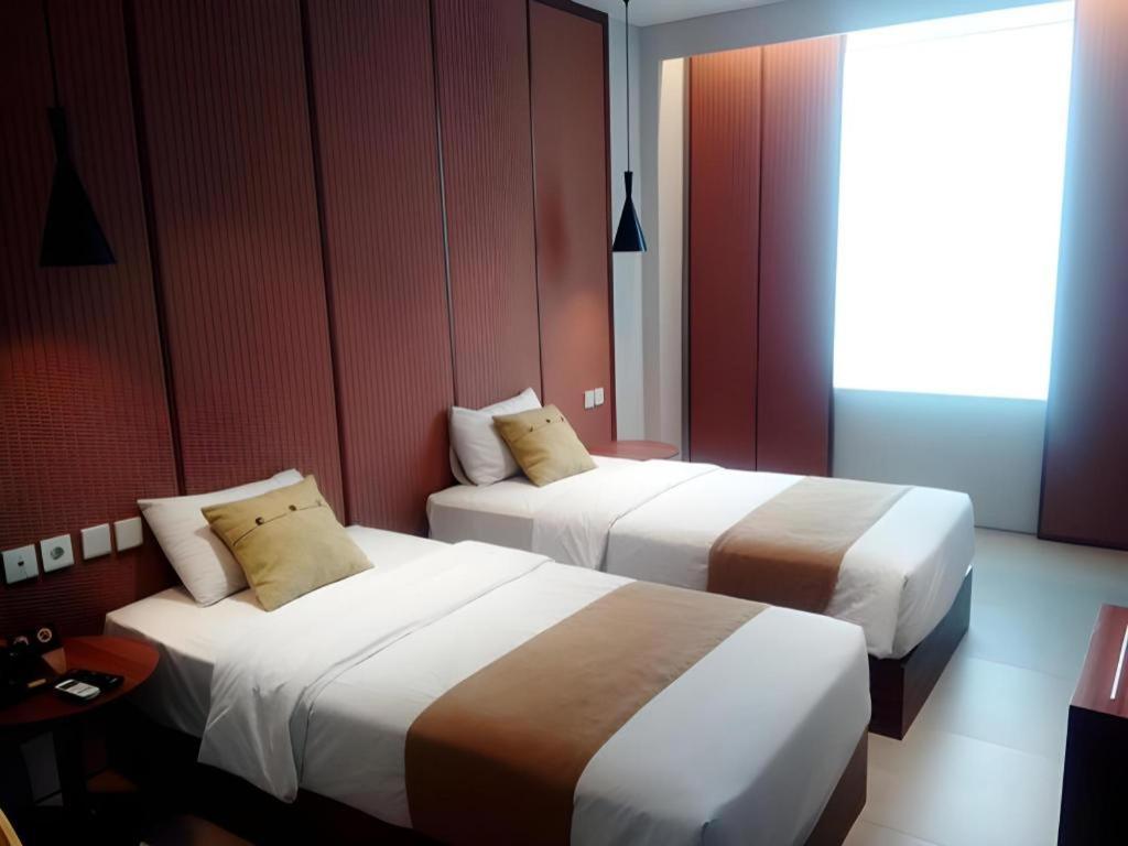 Hotel Cemerlang Бандунг Екстериор снимка