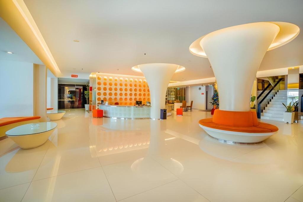 Hotel Cemerlang Бандунг Екстериор снимка