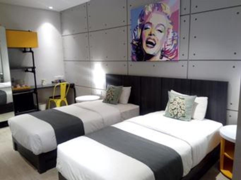 Hotel Cemerlang Бандунг Екстериор снимка