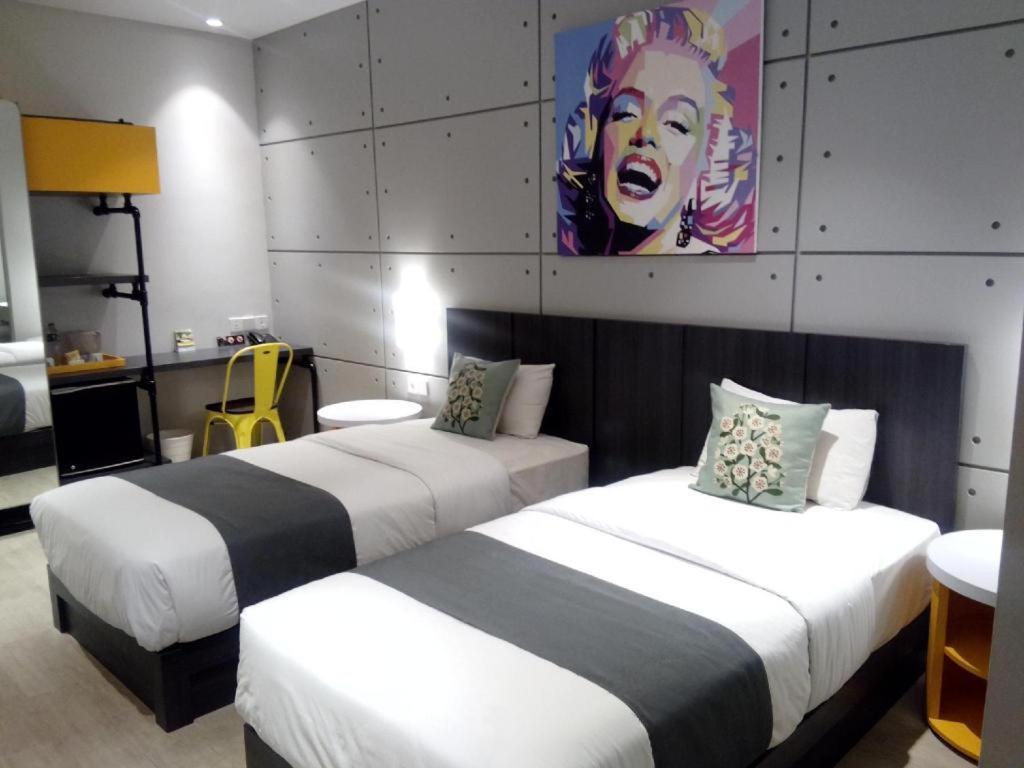 Hotel Cemerlang Бандунг Екстериор снимка