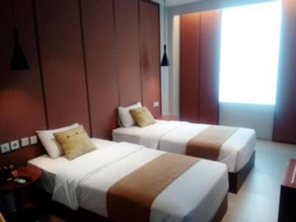Hotel Cemerlang Бандунг Екстериор снимка