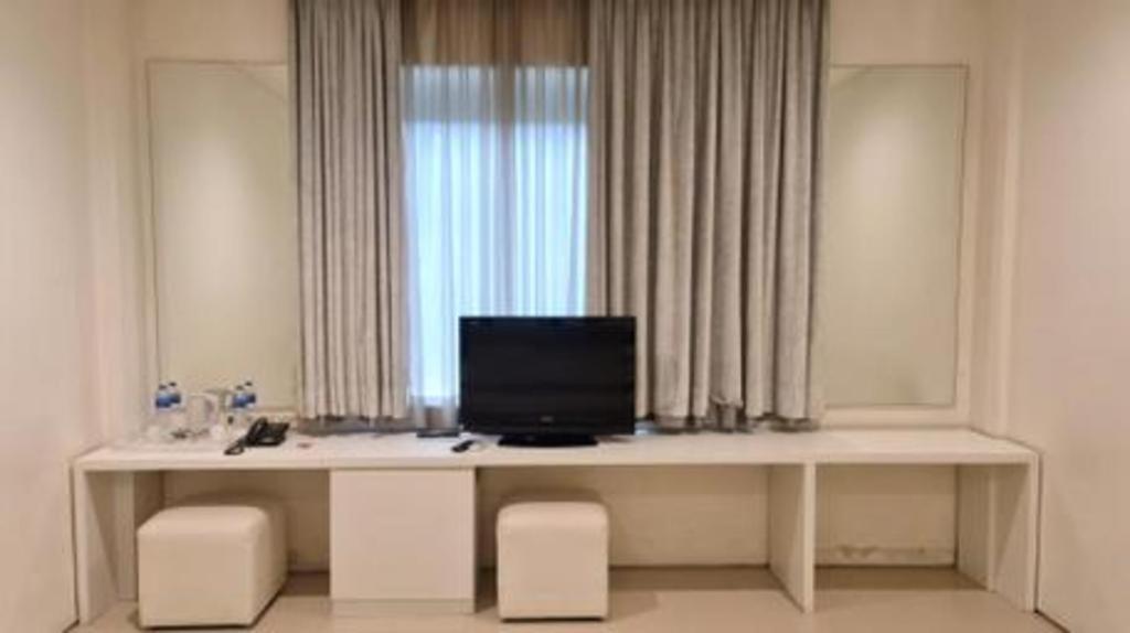 Hotel Cemerlang Бандунг Екстериор снимка