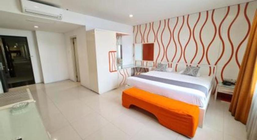 Hotel Cemerlang Бандунг Екстериор снимка