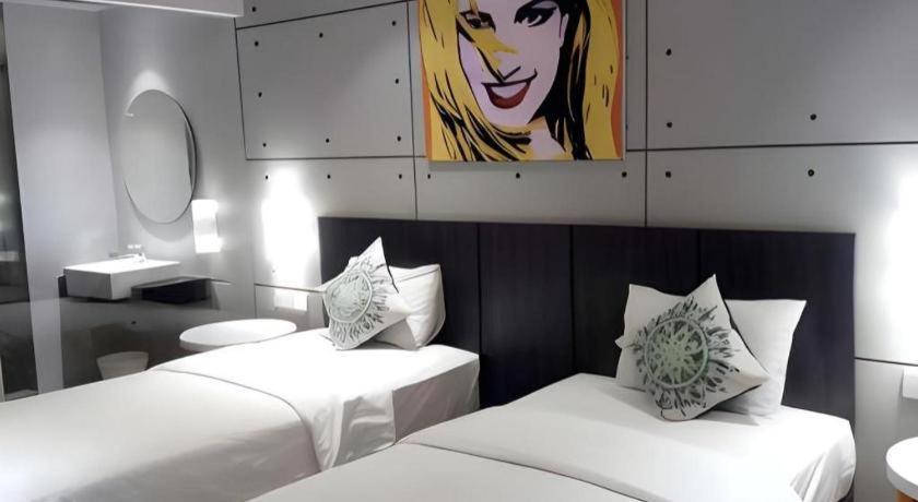 Hotel Cemerlang Бандунг Екстериор снимка