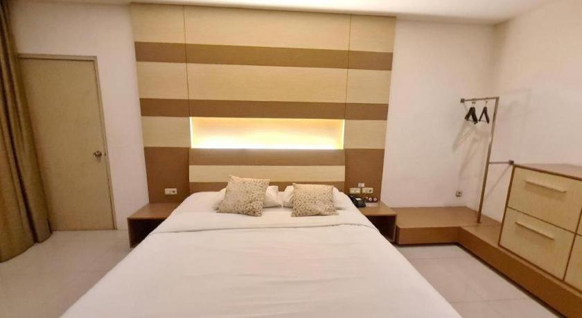 Hotel Cemerlang Бандунг Екстериор снимка