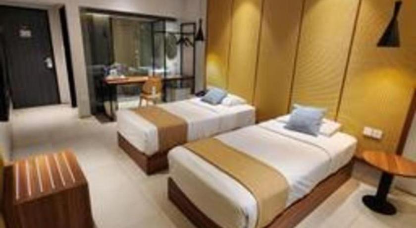 Hotel Cemerlang Бандунг Екстериор снимка