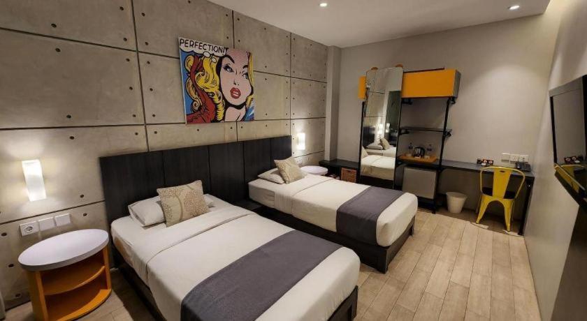 Hotel Cemerlang Бандунг Екстериор снимка