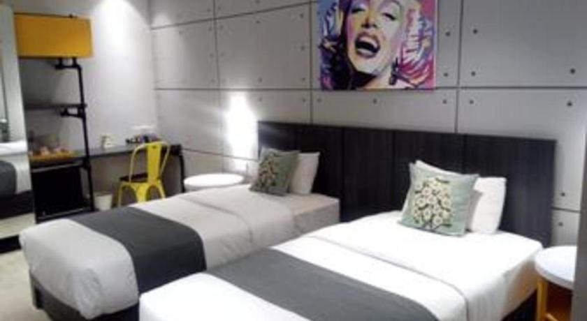 Hotel Cemerlang Бандунг Екстериор снимка