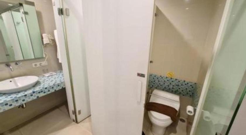 Hotel Cemerlang Бандунг Екстериор снимка