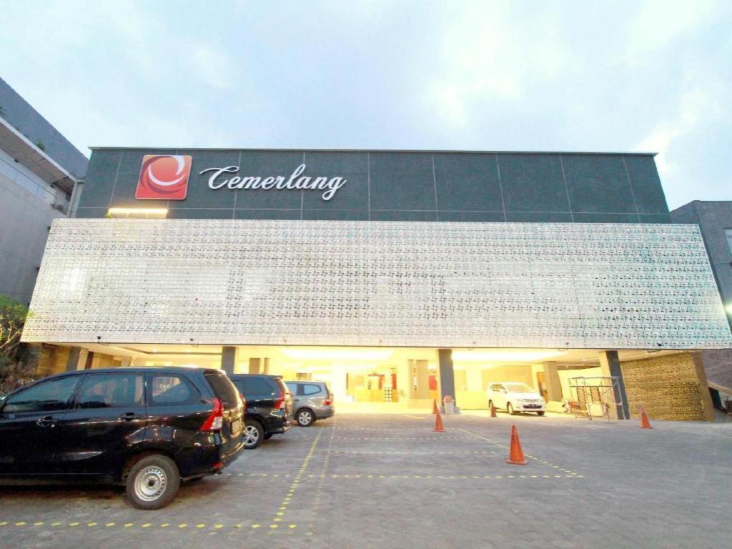 Hotel Cemerlang Бандунг Екстериор снимка