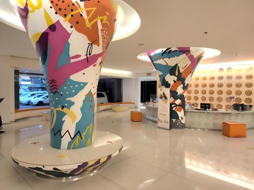Hotel Cemerlang Бандунг Екстериор снимка