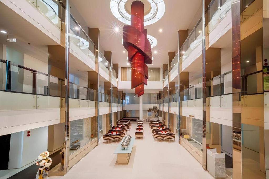 Hotel Cemerlang Бандунг Екстериор снимка
